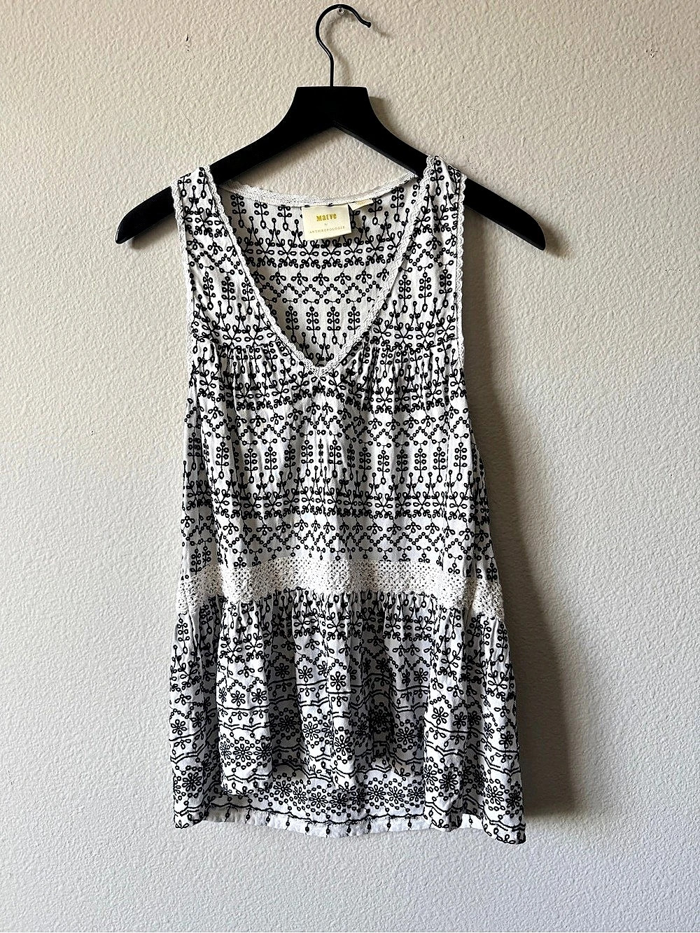 Maeve Embroidered Tank Top in White & Black Size Small
